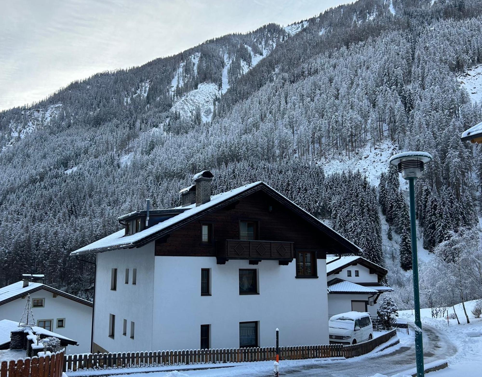Haus Waldblick Appartement Hopfgarten in Defereggen Buitenkant foto